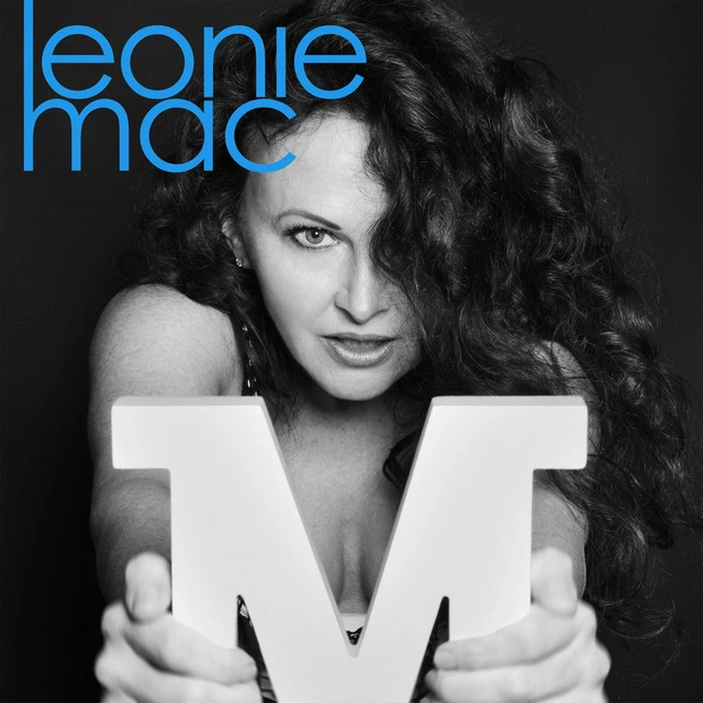 Leonie Mac — M